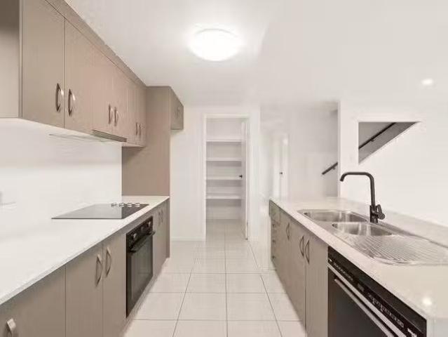 Nice 31 Lancaster Way, Ooralea, QLD 4740
