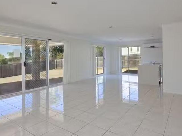 Charming 32 Aruma Drive, Oakey, QLD 4401