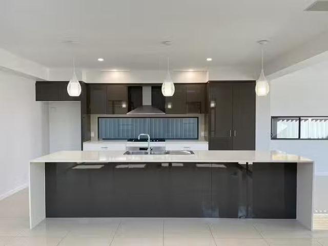 Nice 32 First Avenue, Palm Beach, QLD 4221