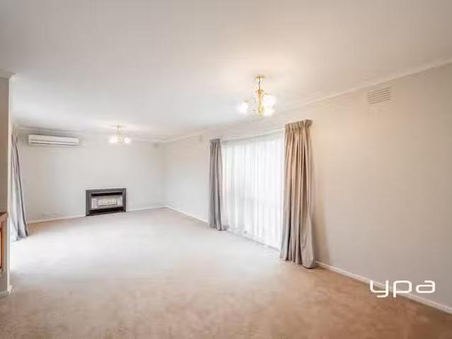 Cheap 32 Harker Street, Sunbury, VIC 3429