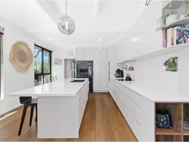 Charming 32 Percy Crescent, Chapman House for rent Listed by.