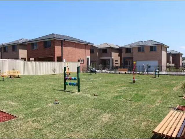 Cheap 32 Waring Crescent, Plumpton House for rent Listed by H.