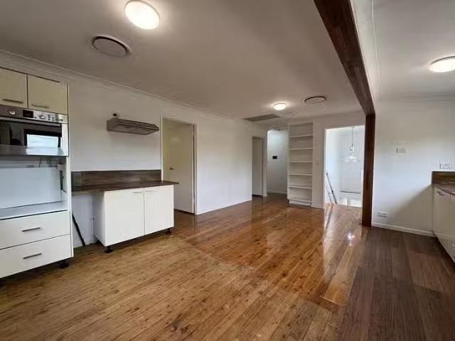 Deal! 333 Bloomfield Street, Cleveland, QLD 4163