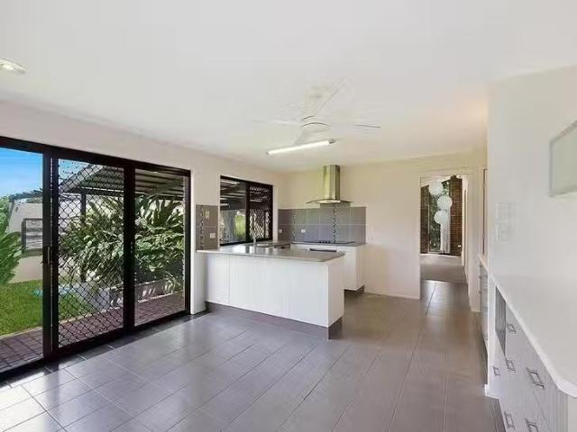 Just in! 330 Horizon Drive, Riverhills, QLD 4074