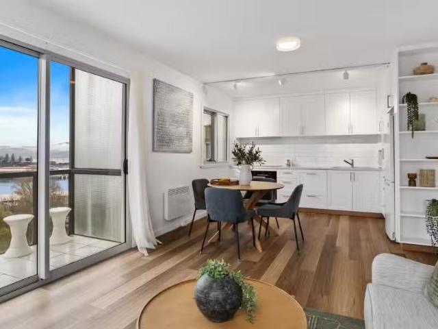 Charming 33/1 Battery Square, Battery Point Apartment for rent.