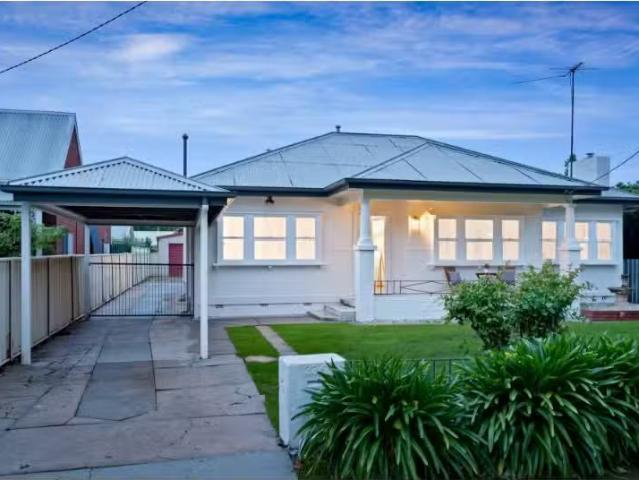 Just in! 336 Tribune Street, ALBURY House for rent Listed by.