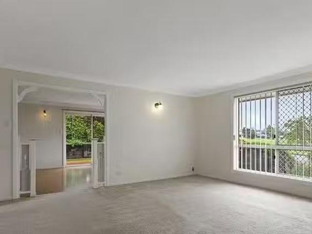 Nice 33 Miranda Drive, Wilsonton Heights, QLD 4350
