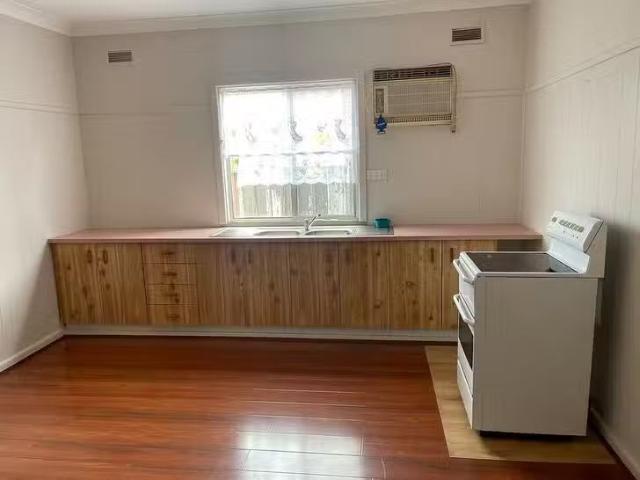 Deal! 33 Oatlands Street, Wentworthville, NSW 2145
