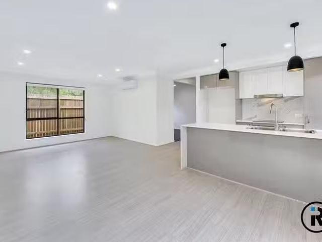 Charming 33 Dannielle Circuit, Lawnton, QLD 4501