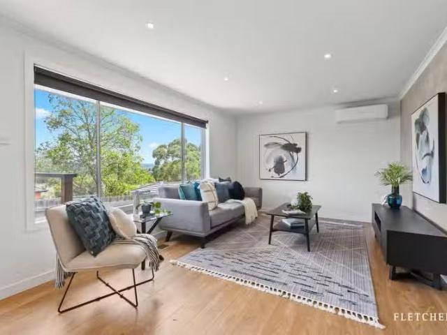 Cozy 33 Sweetland Road, Mooroolbark VIC 3138 House For Lease