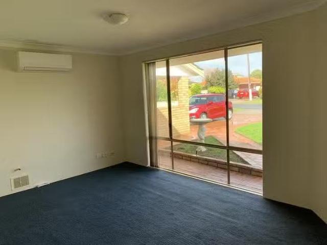 Cozy 3 Auld Court, Waikiki, WA 6169