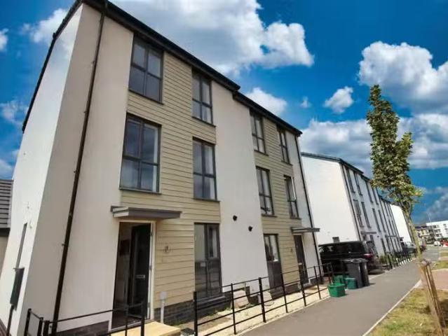Deal! 3 BA 1 bedroom house share for rent in Clover Way, Stoke.