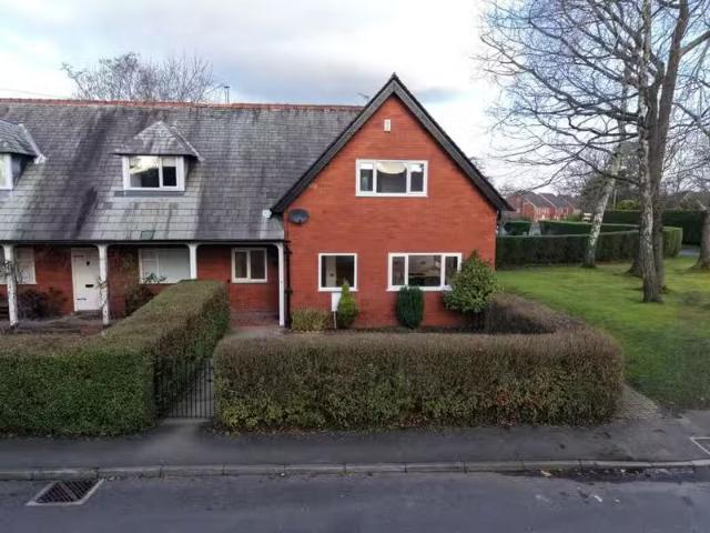 Unique 3 BA 2 bedroom cottage for rent in The Drive, Old Langh.