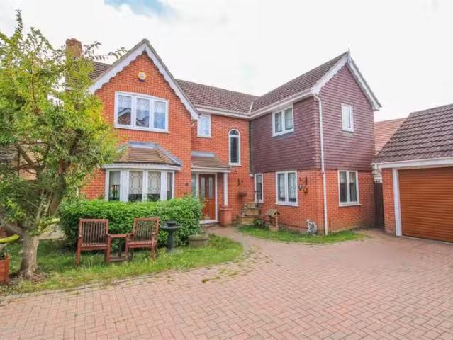 Charming 3 BA 4 bedroom detached house for rent in Ashworth Pl.