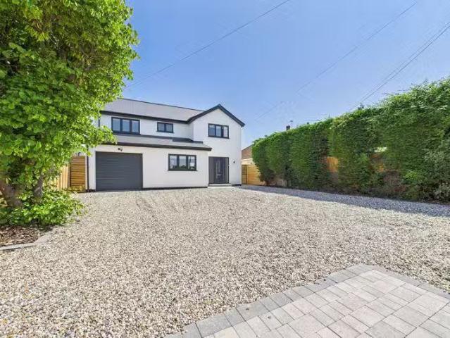 New 3 BA 4 bedroom detached house for rent in Edward Road, Cle.