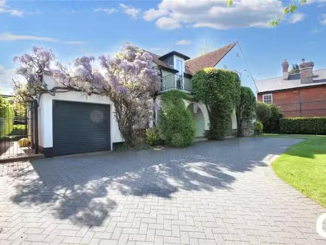 For Rent! 3 BA 4 bedroom detached house for rent in Salisbury.