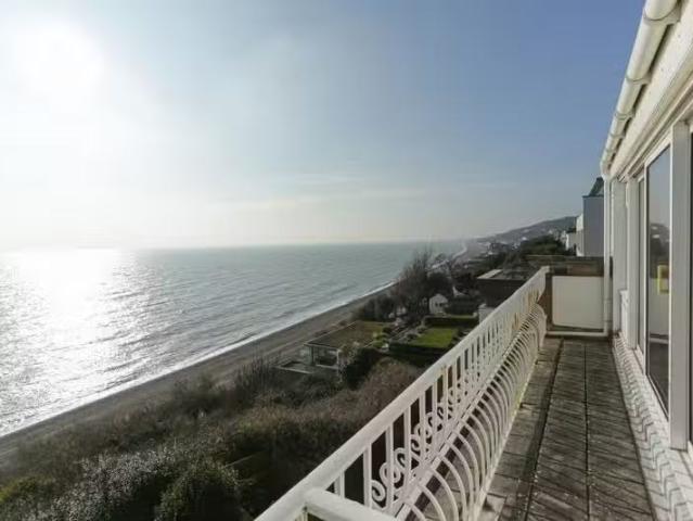 Rental! 3 BA 4 bedroom penthouse for rent in Cliffe House, Rad.