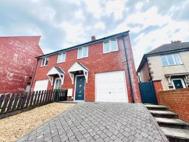 Unique 3 BA 4 bedroom semi detached house for rent in Clearmou.