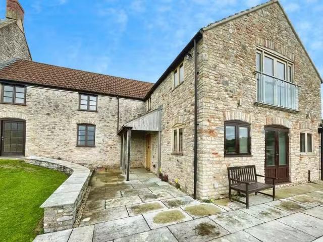 Cheap 3 BA 4 bedroom semi detached house for rent in Croscombe.