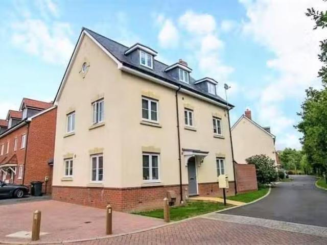 Just in! 3 BA 5 bedroom detached house for rent in Mannington.