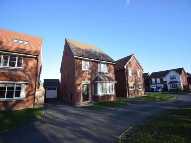 Just in! 3 BA 5 bedroom detached house for rent in Brick Kiln.
