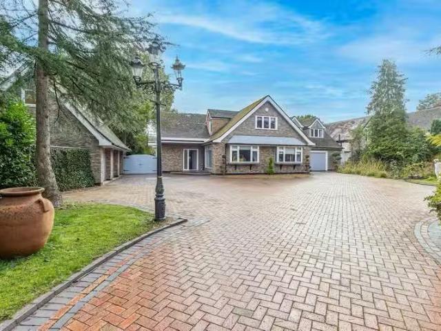 Deal! 3 BA 5 bedroom detached house for rent in Broad Lane, T.