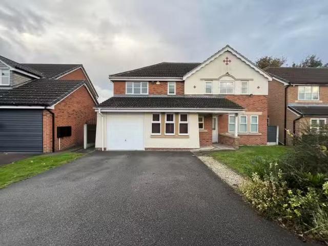 Just in! 3 BA 5 bedroom detached house for rent in Dalton Grov.