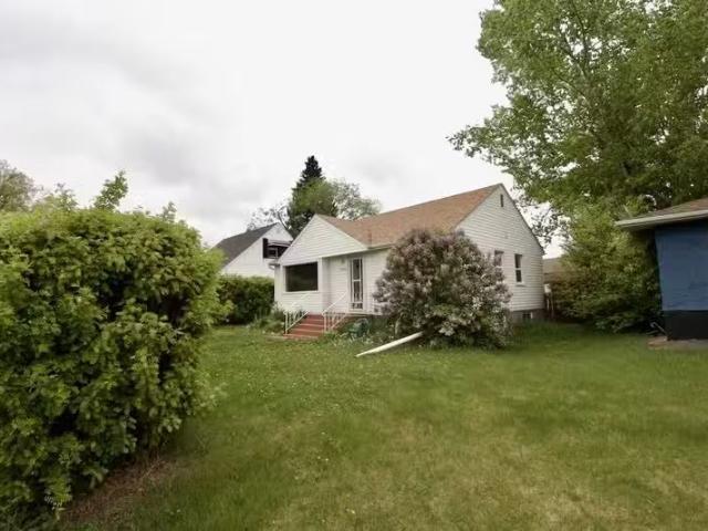 Nice 3 Bed 2 Bath Home For Rent Dbl Garage Redwater 5304 53 Ave
