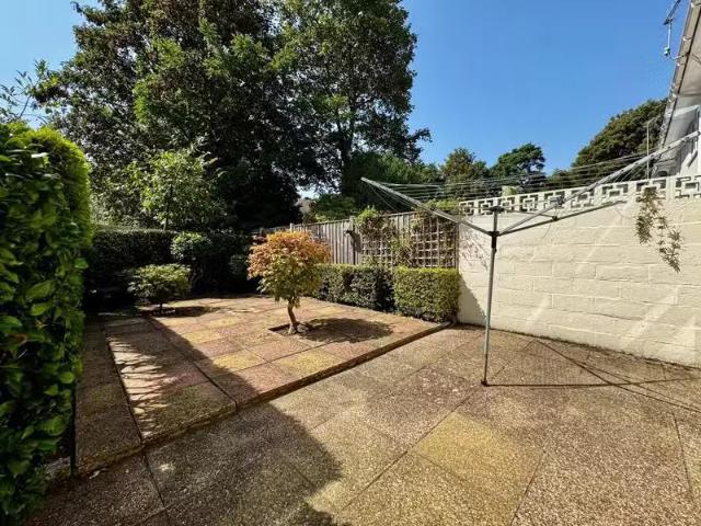 For Rent! 3 bedroom terraced house for rent in Netherhall Gard.