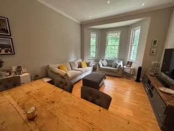 Charming 3 bedroom apartment for rent in Beningfield Drive, Na.