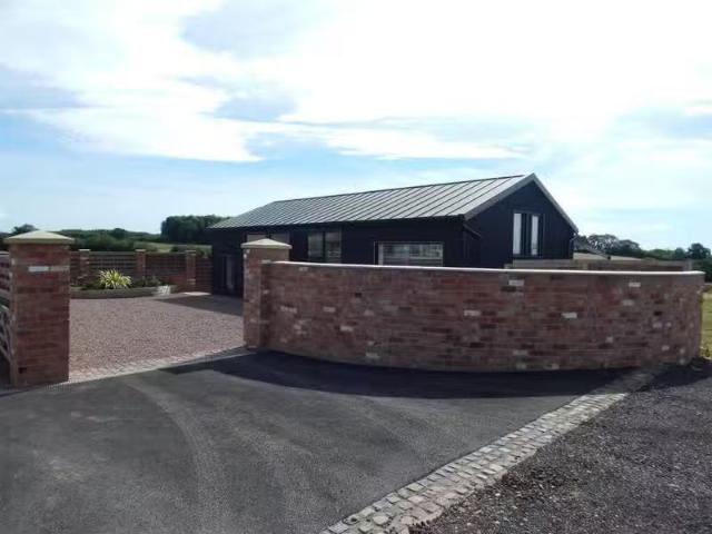 Cheap 3 bedroom barn conversion for rent in Stoney Lane, Alvec.