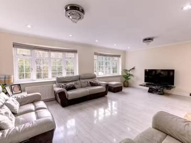 Rental! 3 bedroom bungalow for rent in Twatling Road, Barnt Gr.