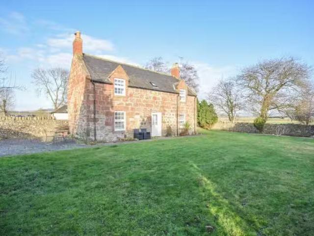 Cheap 3 bedroom detached house for rent in Fettercairn, Aberde.