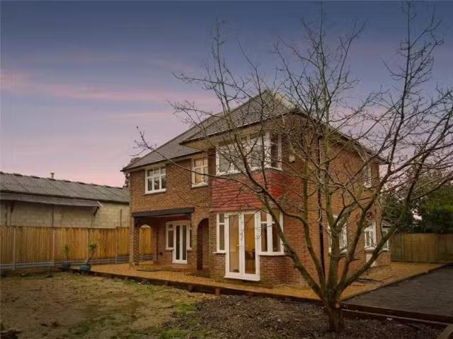 Cozy 3 bedroom detached house for rent in Fitzalan Road, Arund.
