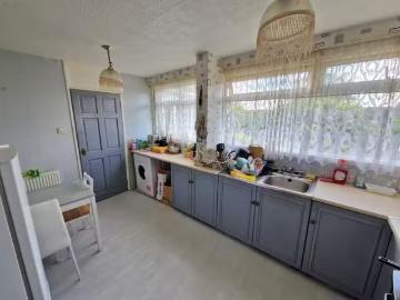 Unique 3 bedroom end of terrace house for rent in Easterton Cr.
