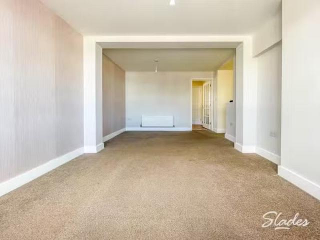 Just in! 3 bedroom flat for rent in Wimborne Road, Kinson, Bou.