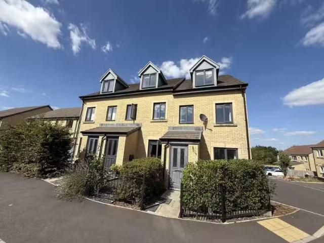 Unique 3 bedroom house for rent in Blackberry Road, Frome, So.