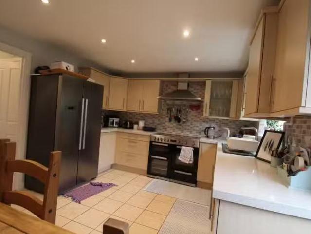 New 3 bedroom semi detached house for rent in Mayfield Way, Gr.
