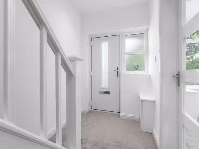 Nice 3 bedroom semi detached house for rent in Cloister Street.
