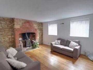 Rental! 3 bedroom semi detached house for rent in Common Hill.