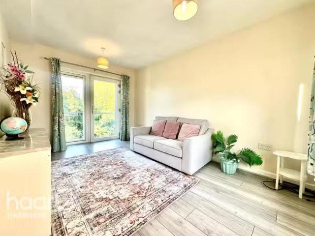 Charming 3 bedroom semi detached house for rent in Cornfield D.