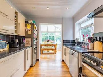 Just in! 3 bedroom semi detached house for rent in Hazelmere R.