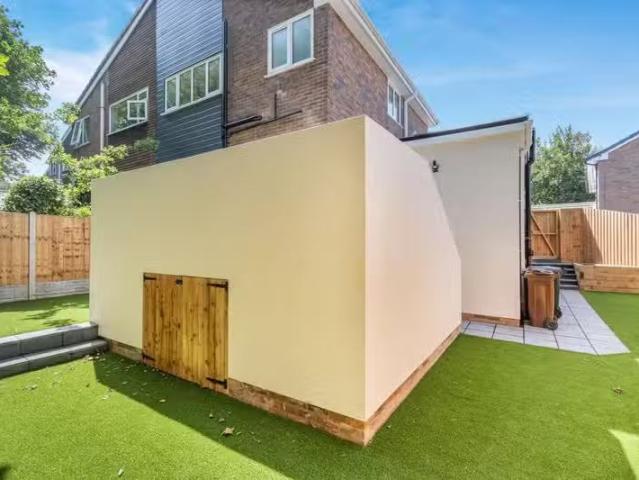 Deal! 3 bedroom semi detached house for rent in Wold Court, Ha.