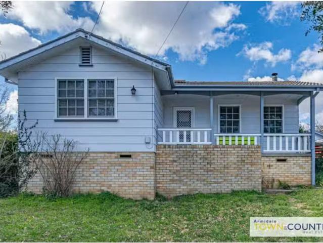 Nice 3 BR 3 Niagara Street, ARMIDALE House for rent Listed by.
