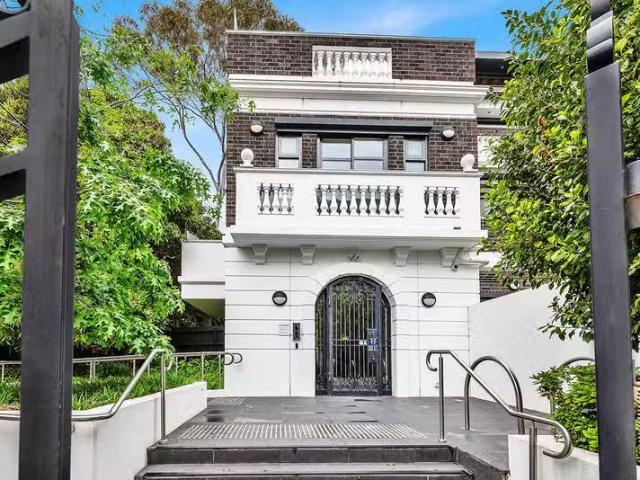Unique 3 BR 106/14 Lascelles Avenue, Toorak, VIC 3142