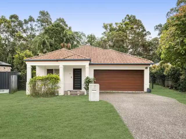 For Rent! 3 BR 10 Greenbank Circuit, CARRARA, QLD 4211 House.