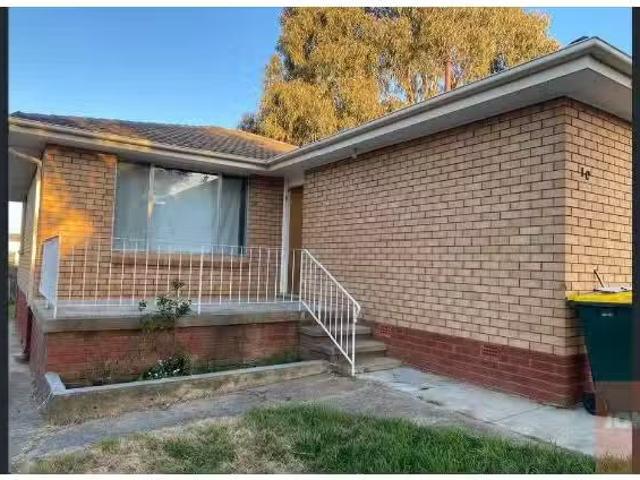 Cheap 3 BR 10 Railway Avenue, Crestwood Apartment for rent Li.