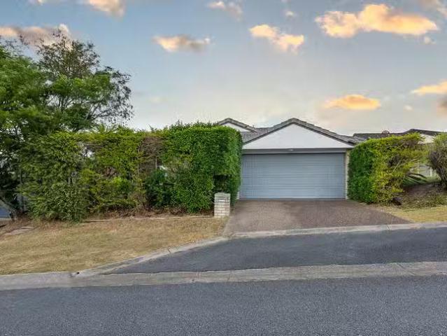 Unique 3 BR 10 Red Ash Court, Merrimac, QLD 4226