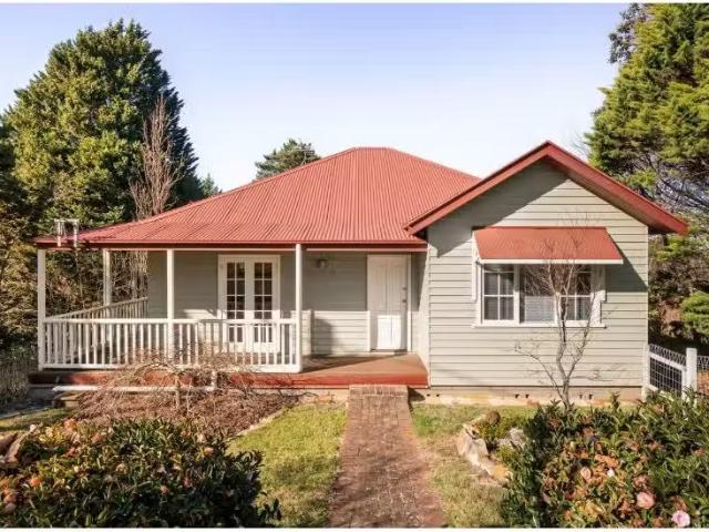 Just in! 3 BR 10 Warne Street, KATOOMBA House for rent Listed.
