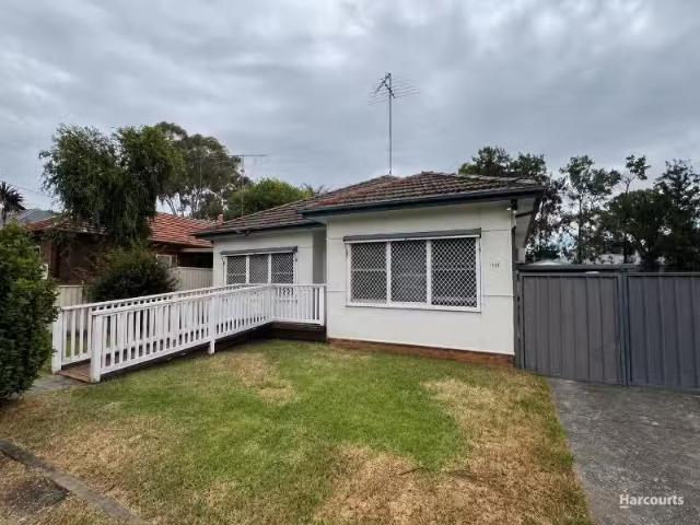 Deal! 3 BR 117 Dumaresq Street, Campbelltown House for rent L.